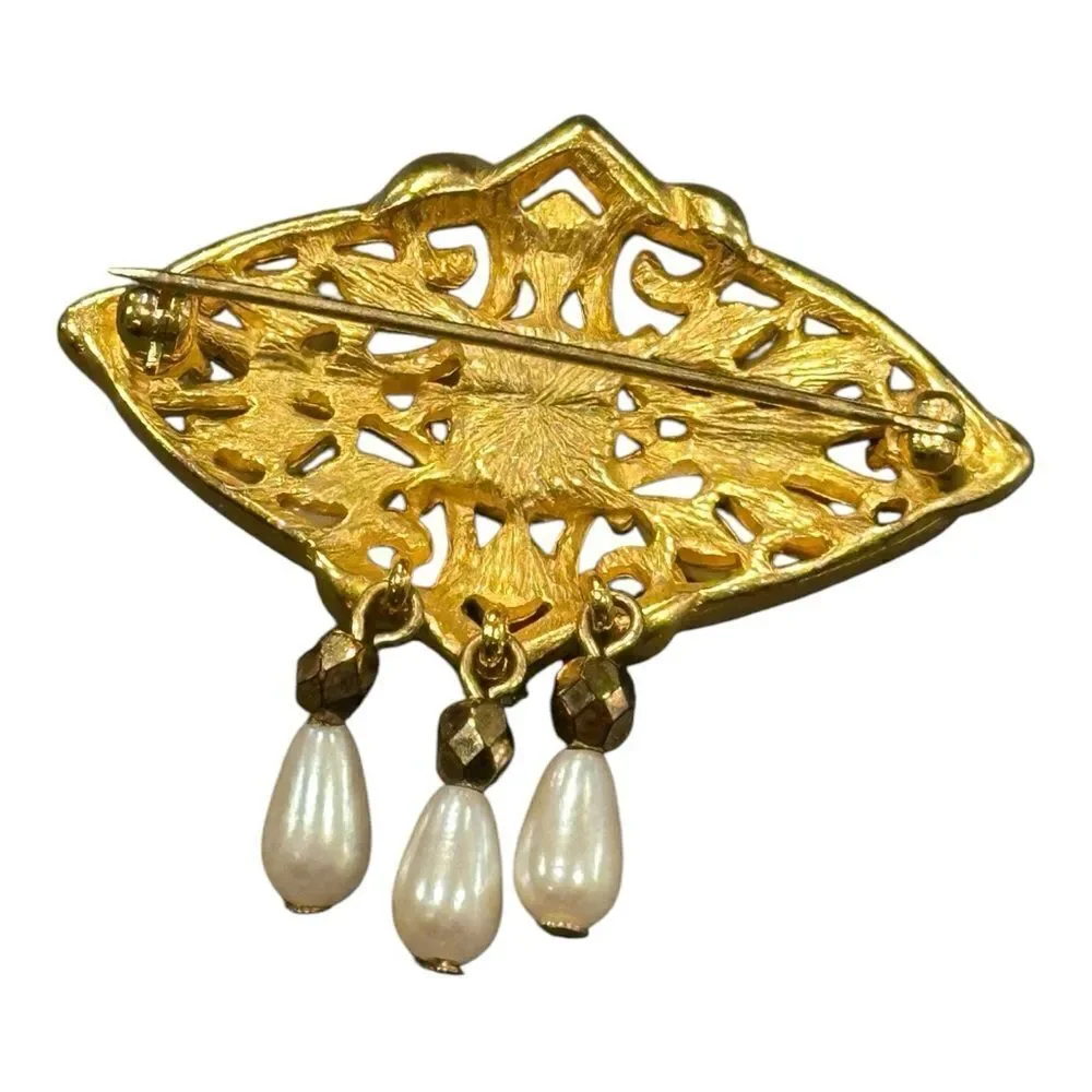 Elegant Gold and Cream Brooch pearls